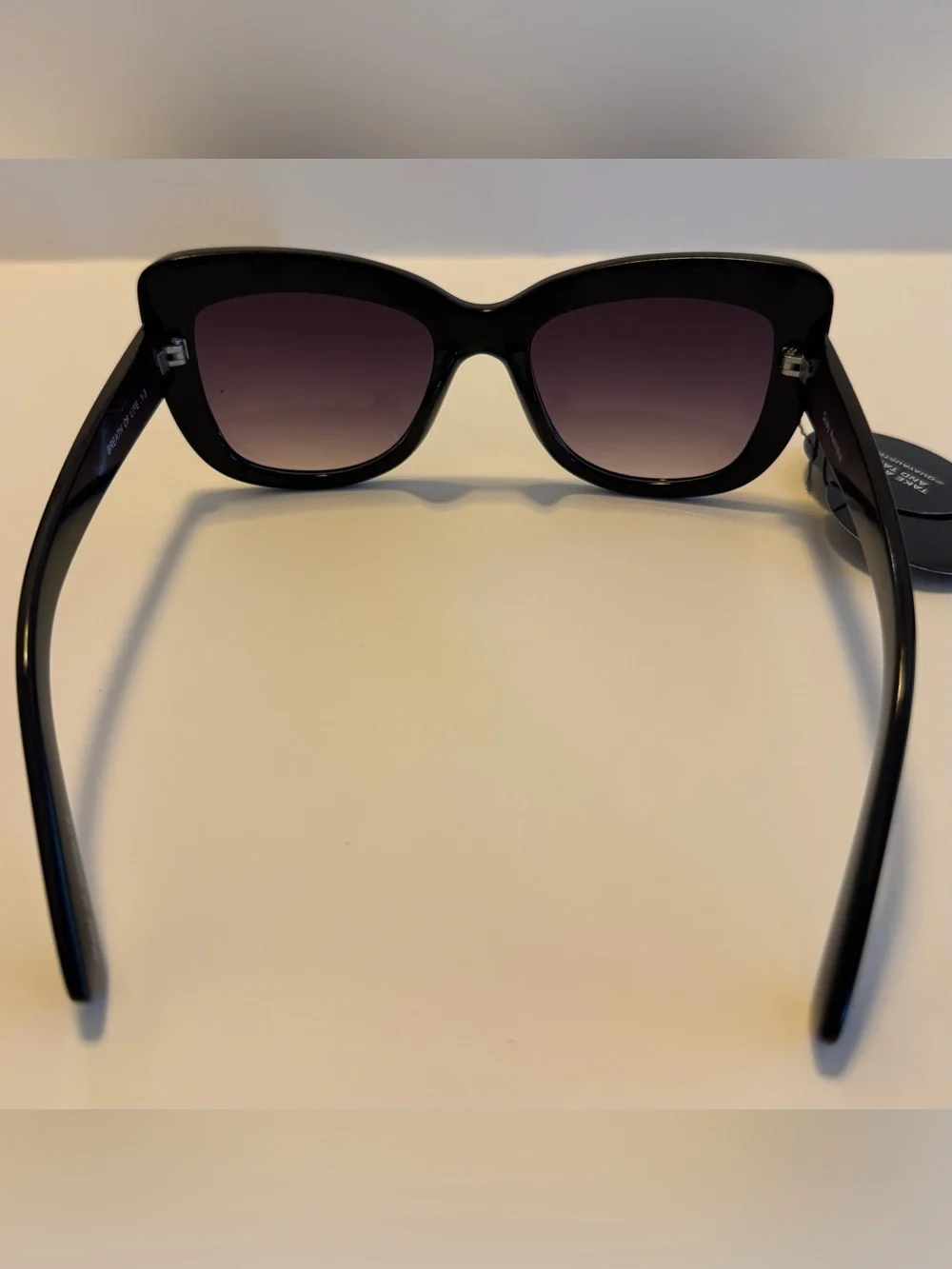 QUAY Australia Breath Of Life Sunglasses - Black Frames Gradient Purple Lens NWT